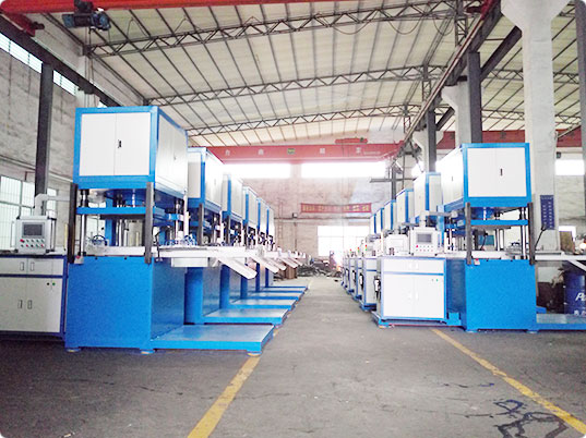 <a href='http://nanotech210.com/ytrs/2950.html' target='_blank'><u>橡膠熱壓成型機(jī)</u></a>安全操作指南